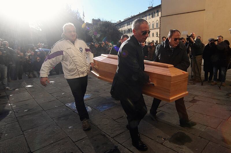 articles/2016/01/15/ashley-olsen-didn-t-deserve-to-die-no-matter-how-hard-she-partied/160115-nadeau-olsen3-embed_hzqk2p