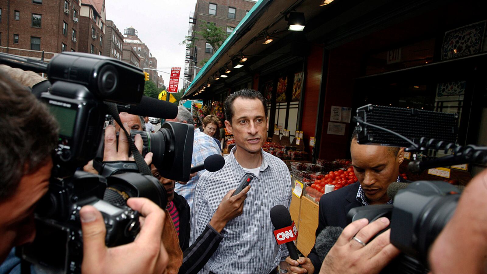 articles/2011/06/15/obama-s-weinergate-misstep-weiner-s-got-nothing-to-gain-by-resigning/anthony-weiner-resignation-cheat_qg4lds