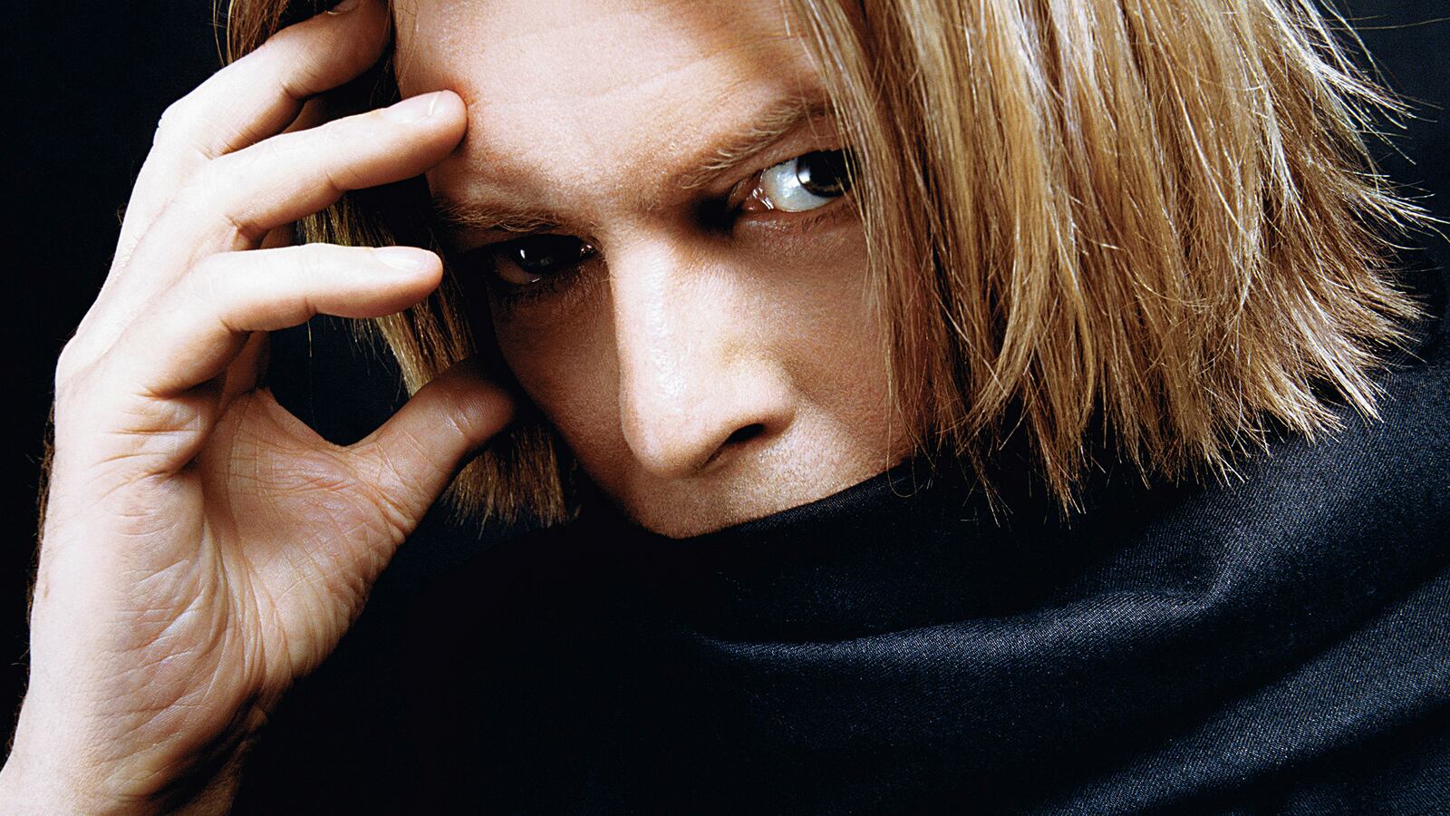 201113-stern-bowie-tease_yir0yn