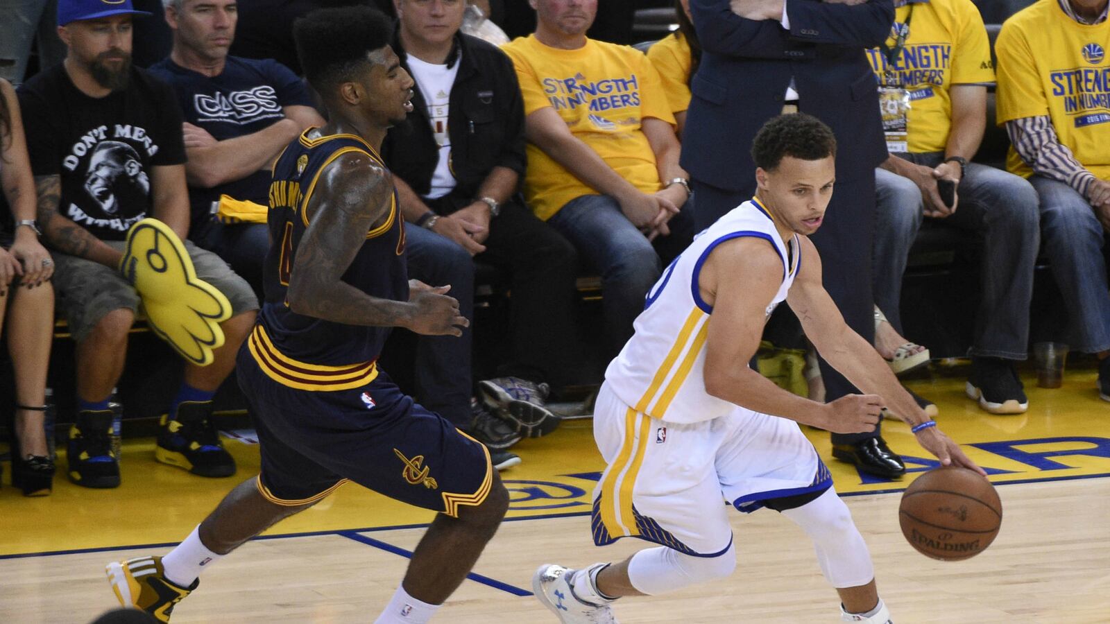 cheats/2015/06/14/curry-hits-37-in-warriors-win-over-cavs/150614-warriors-cavs-nba-finals-cheat_dkkruu