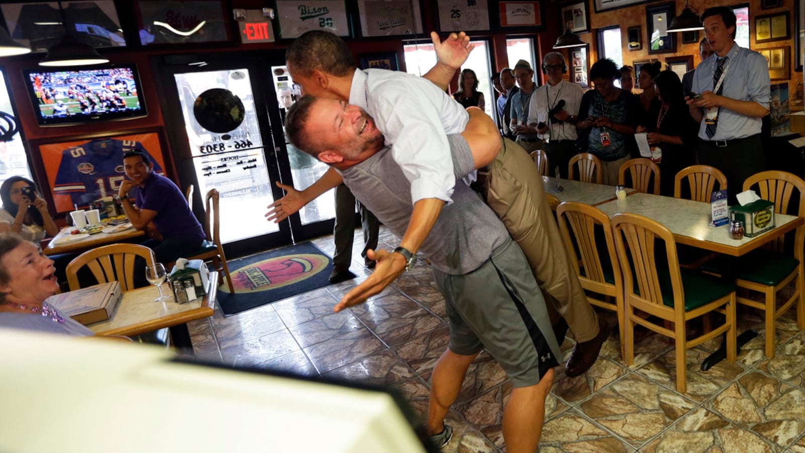 articles/2012/09/11/pizza-shop-owner-scott-van-duzer-on-bear-hugging-president-obama/touchy-campaign-moments-obama-hug_xaydud