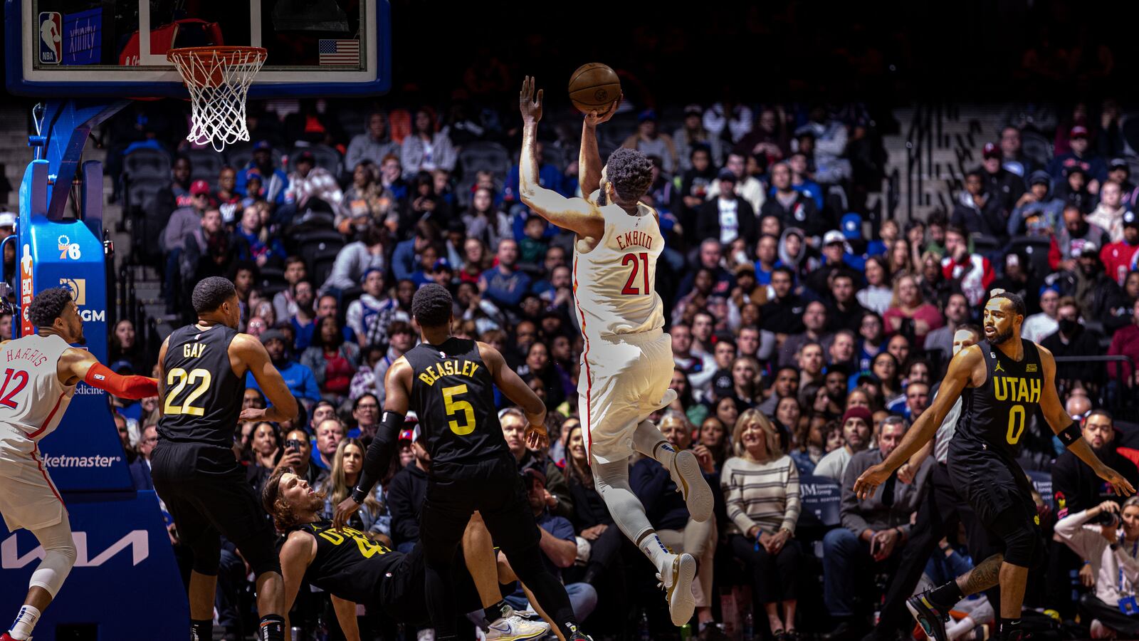 2022-11-14T045250Z_650887673_MT1USATODAY19431354_RTRMADP_3_NBA-UTAH-JAZZ-AT-PHILADELPHIA-76ERS_s2swpr