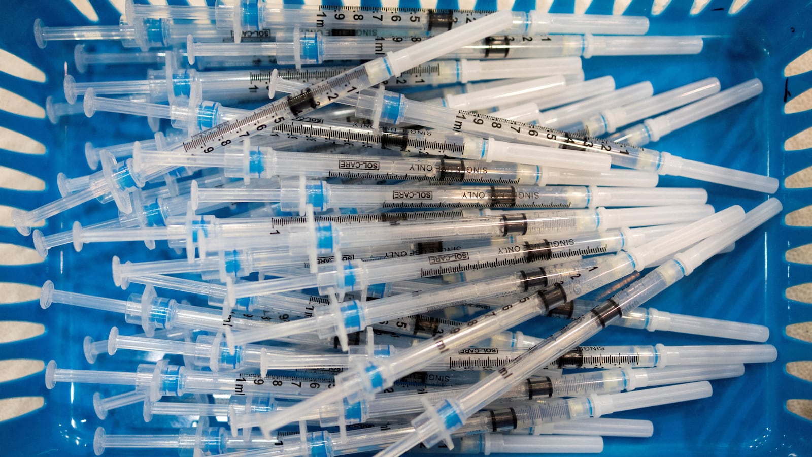 2022-08-31T183920Z_63052977_RC2UVR9XFXVE_RTRMADP_3_HEALTH-CORONAVIRUS-VACCINES-BOOSTERS_d6x5fs