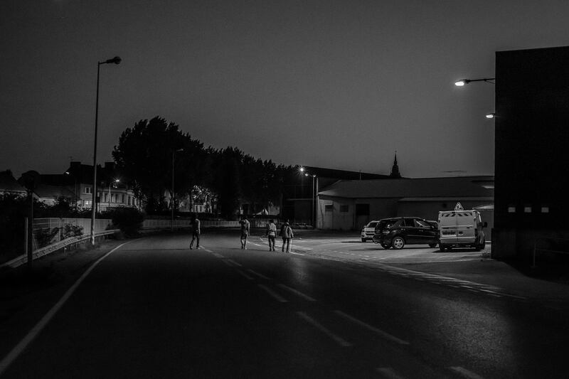 galleries/2015/08/28/inside-calais-photos/150829-beals-migrants4_ytcbkp