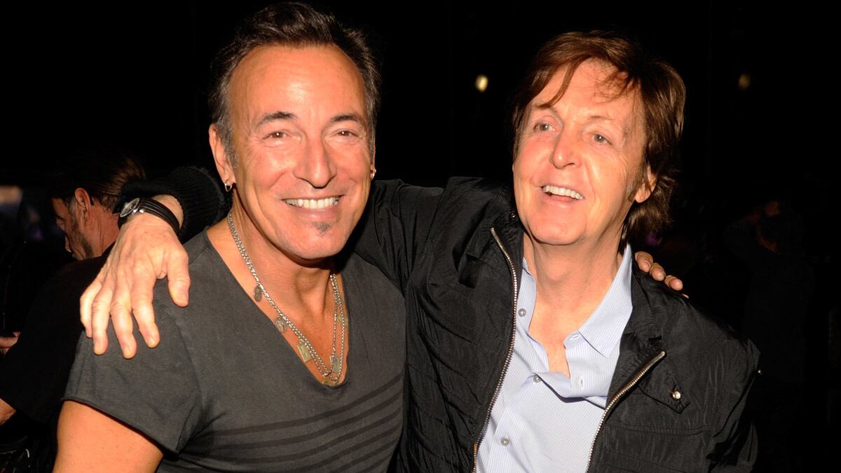 cheats/2012/07/15/curfew-quiets-springsteen-mccartney/springsteen-mccartney-london-curfew-cheat_bzmq7q