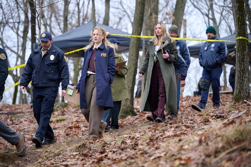 Kat Cunning as Clare Hollingsworth, Hope Davis as Jane Hollingsworth