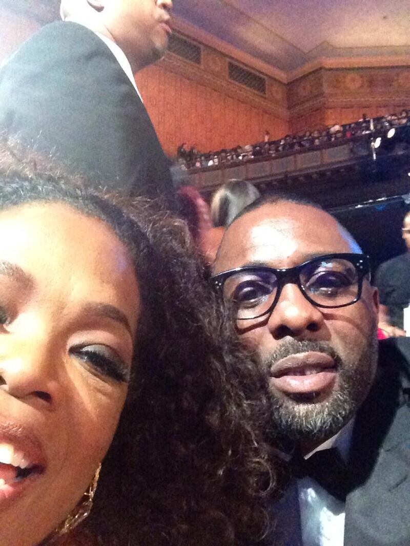 galleries/2014/03/02/oprah-lena-dunham-the-week-s-best-celebrity-selfies-photos/140228-selfies-oprah_msql60