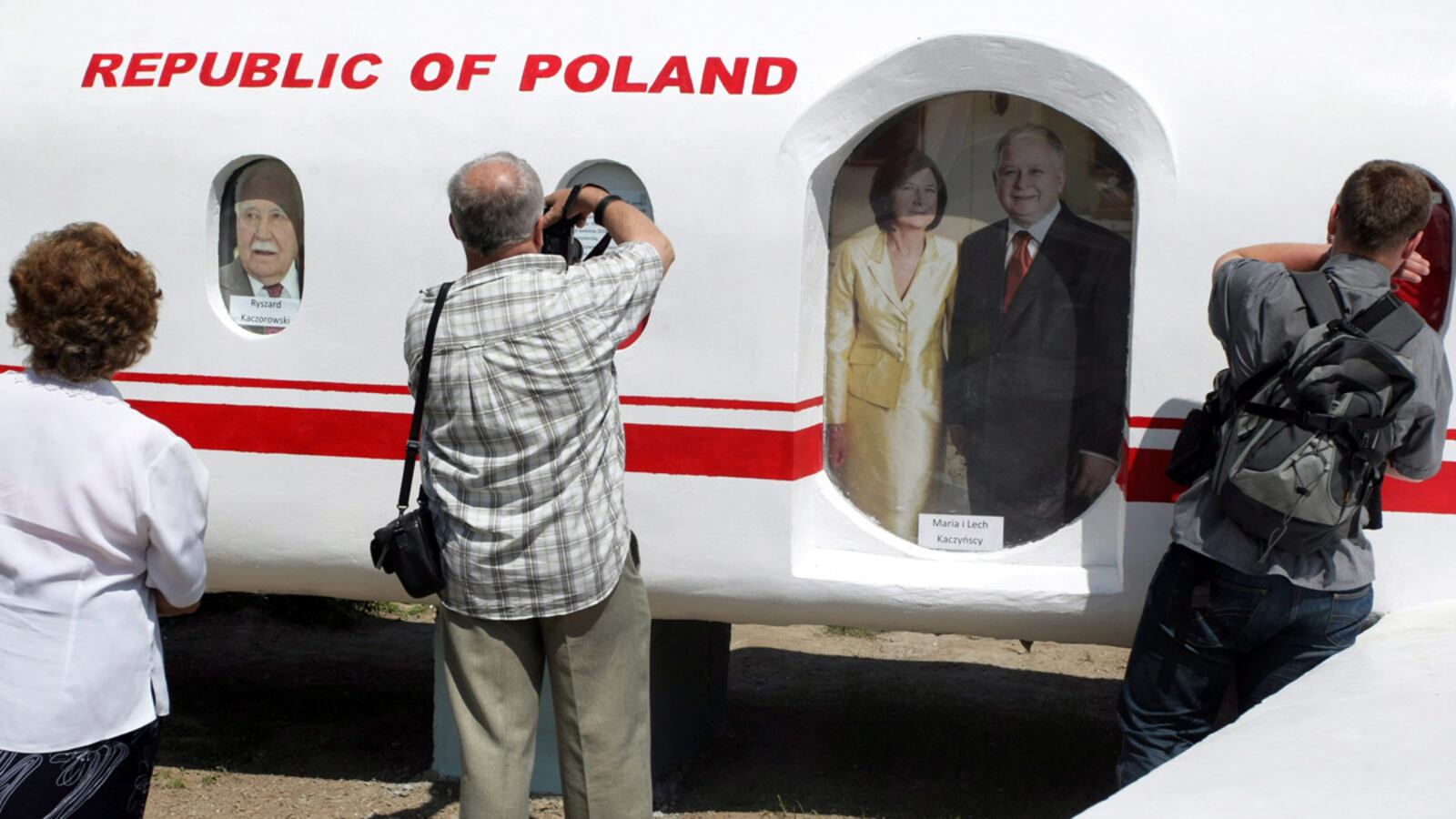 articles/2012/11/02/deadly-polish-plane-crash-still-mired-in-mystery/jukes-smolensk-conspiracy-tease-embed_m5a6fx