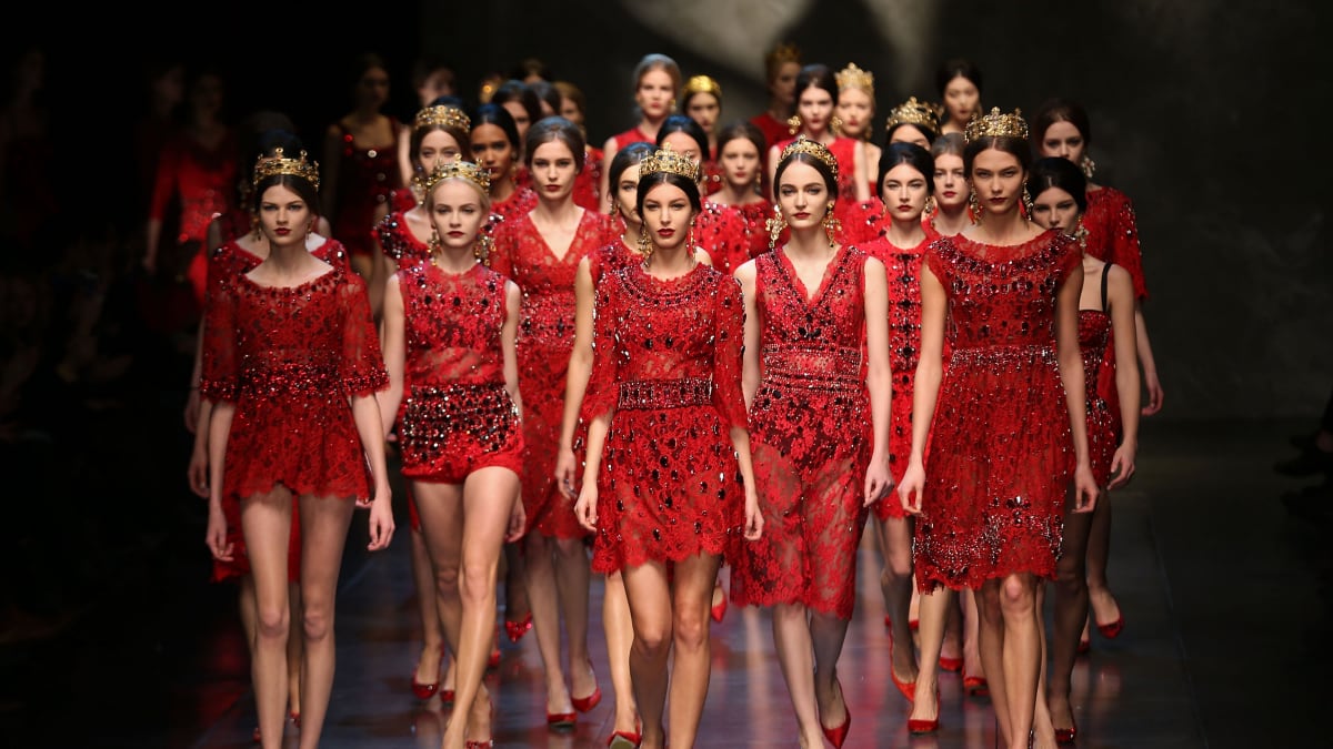 articles/2013/02/24/dolce-gabbana-s-winter-2014-show-blows-milan-away/dolceedit_dcllnq