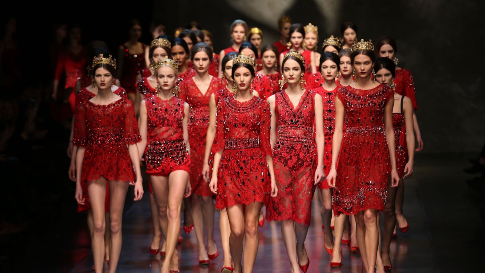 articles/2013/02/24/dolce-gabbana-s-winter-2014-show-blows-milan-away/dolceedit_dcllnq