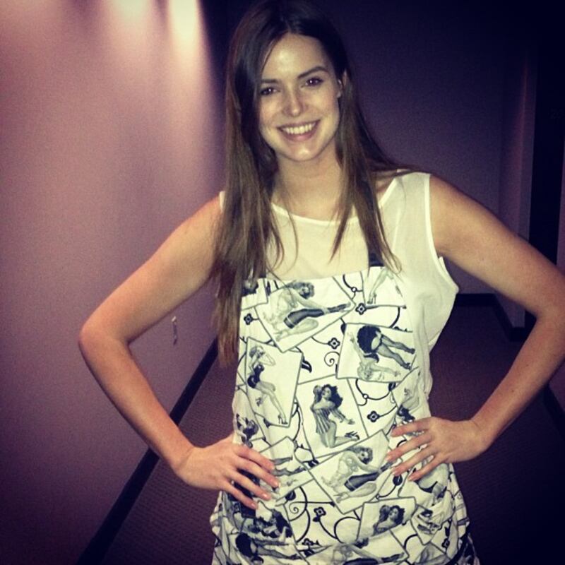 galleries/2013/08/14/models-in-the-kitchen/robyn-lawley-models-kitchen-gal_it2jlj