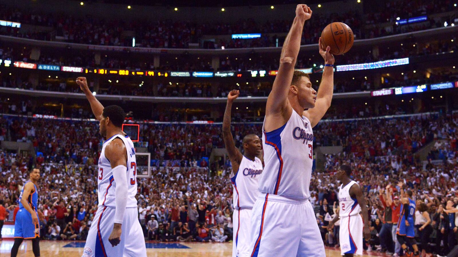 cheats/2014/05/28/sterling-selling-interest-in-la-clippers/140528-clippers-cheat_zcrqvh