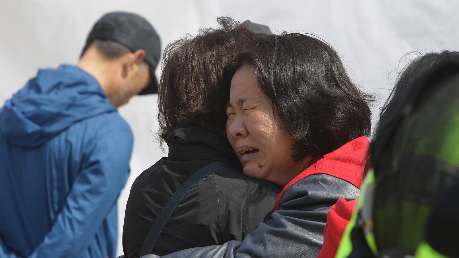 cheats/2014/04/22/crew-misguided-students-on-ferry/140422-korea-ferry-cheat_ijalbb