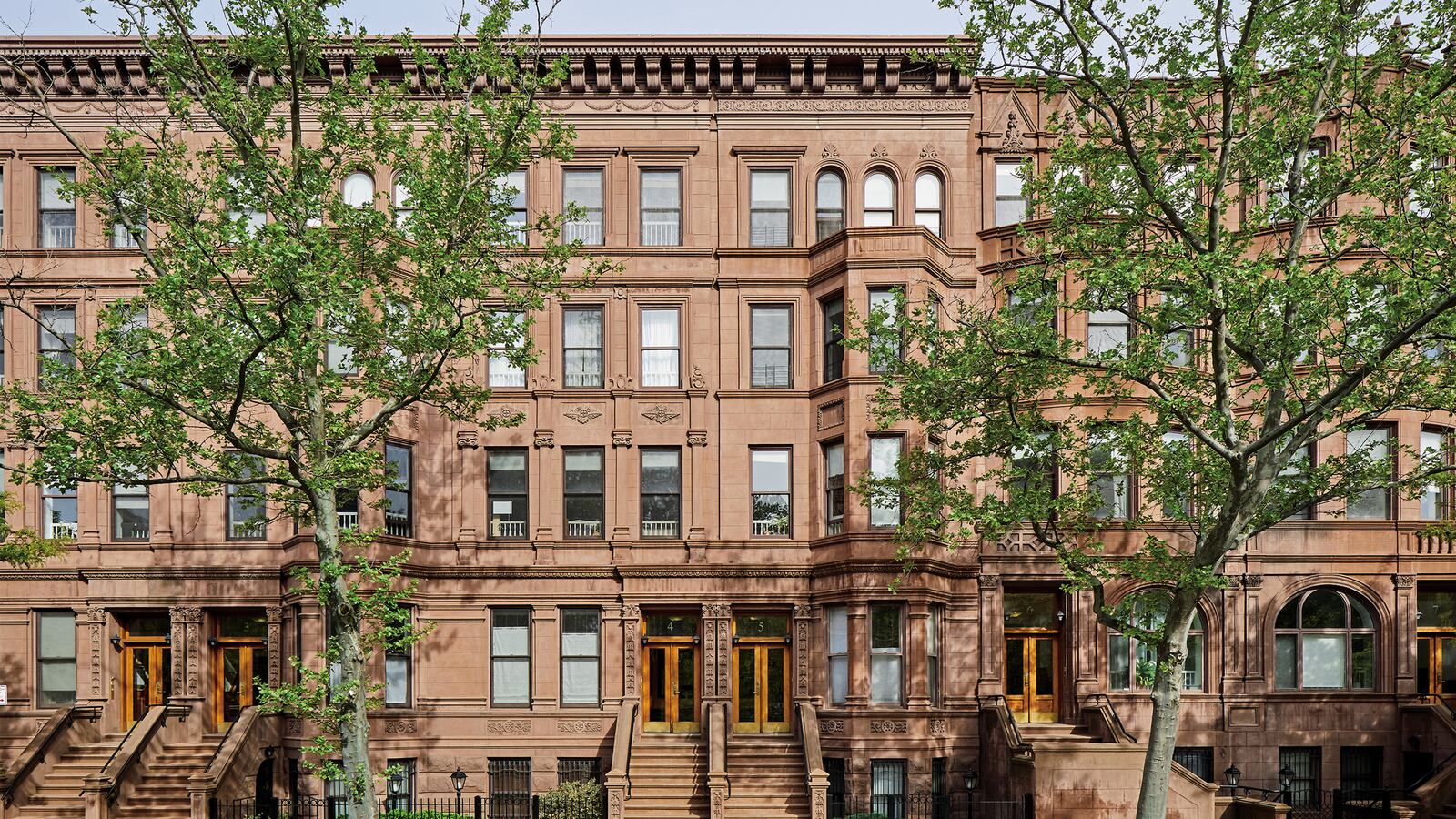 191209-nyc-brownstone-tease_uork5k