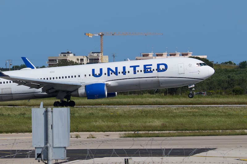 United Airlines plane
