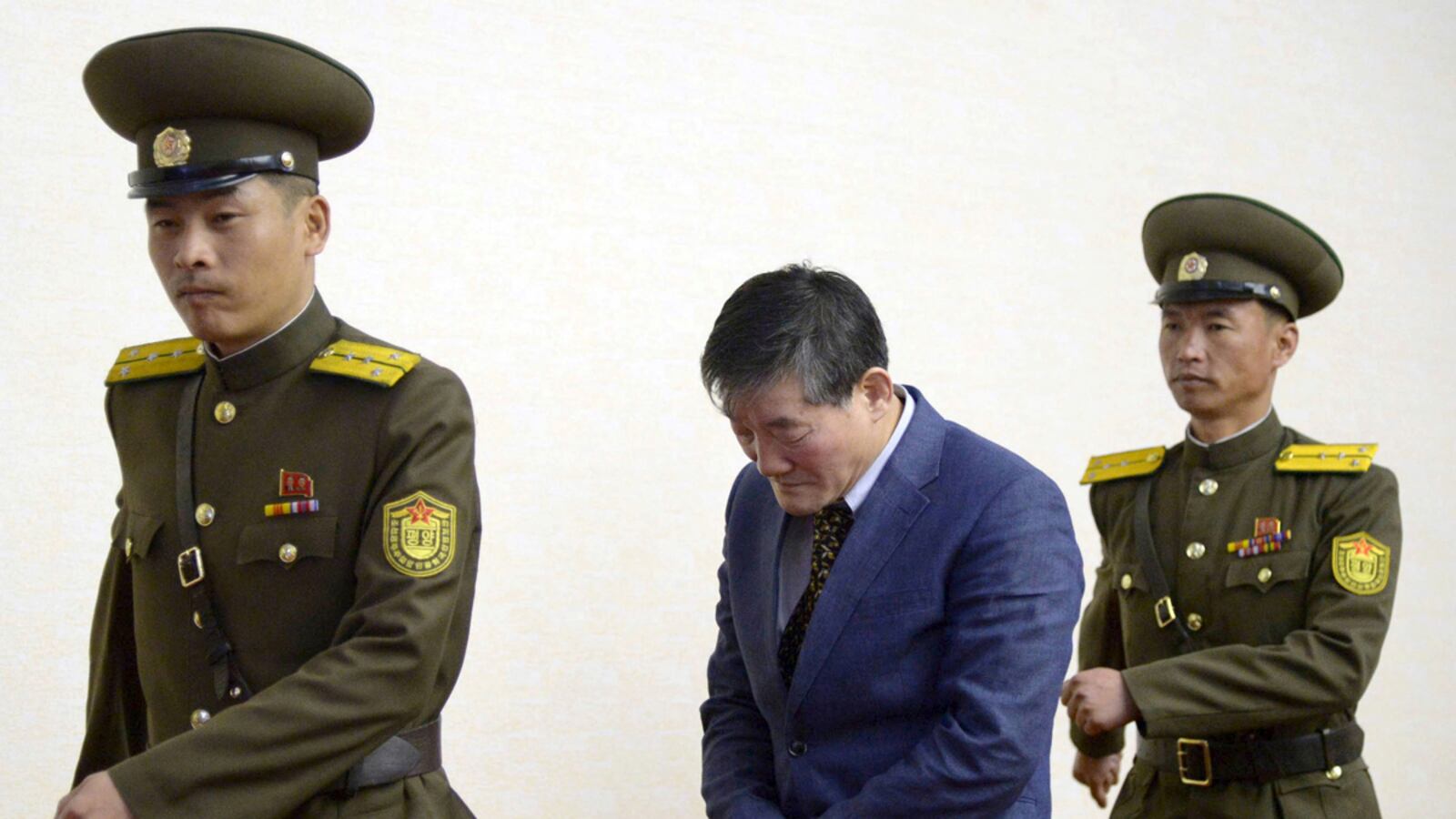 cheats/2016/03/25/n-korea-parades-another-u-s-detainee/160325-nkorea-detainee-cheat_knhsxo