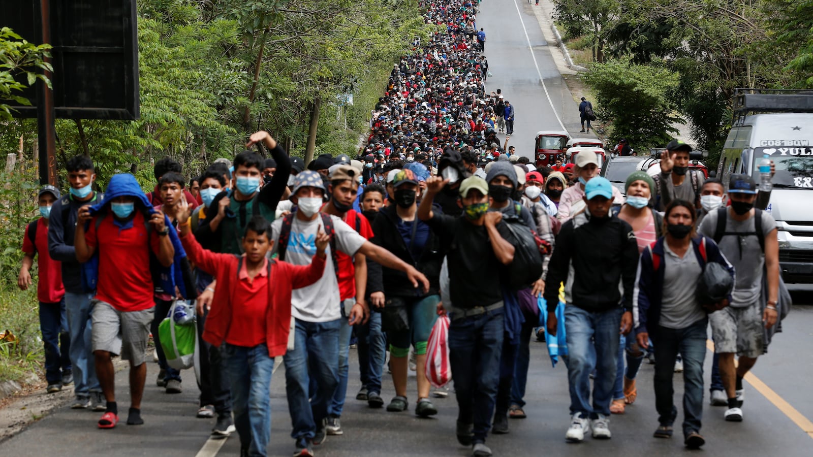 2021-01-16T205328Z_298154699_RC289L9JOC7F_RTRMADP_3_USA-IMMIGRATION-CARAVAN_mhhopc