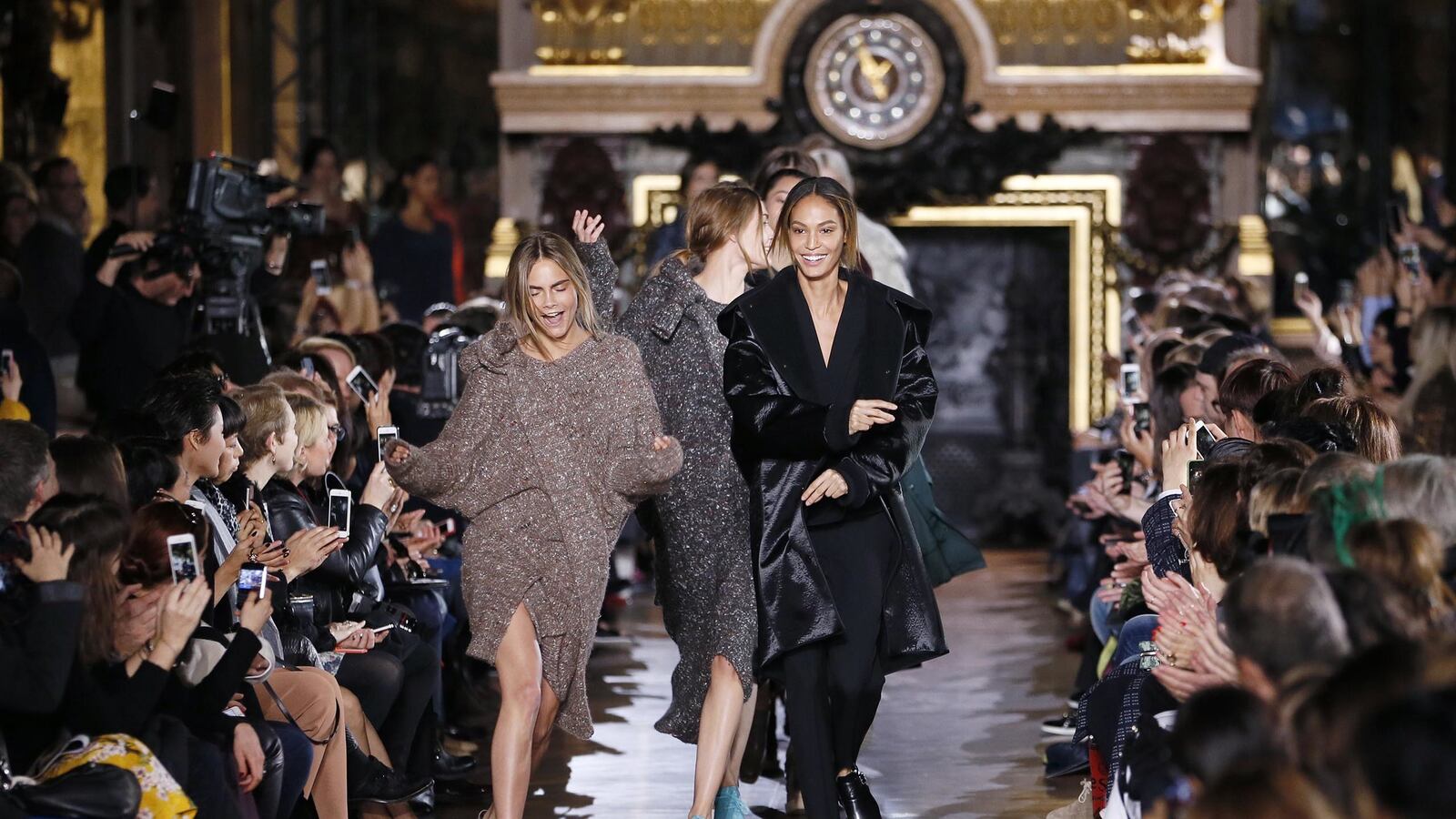 galleries/2014/02/26/best-of-paris-fashion-week-fall-winter-2014-photos/20140303-paris-fashion-week-6_r8tyzc