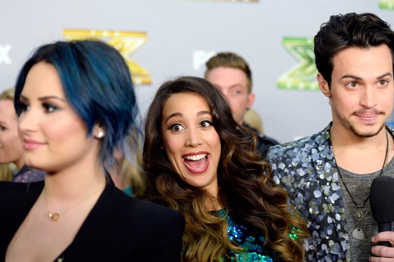 galleries/2014/03/20/best-celebrity-photobombs/140319-celeb-photobomb3-tease_cgrggu