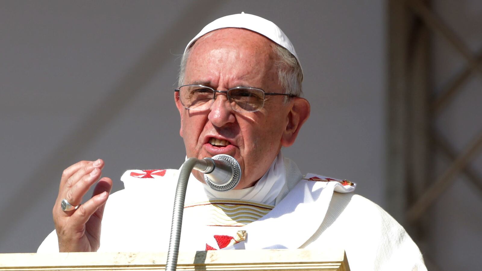 articles/2014/06/23/pope-francis-may-be-risking-his-life-by-taking-on-the-mafia/140623-nadeau-pope-mafia-tease_syhts8