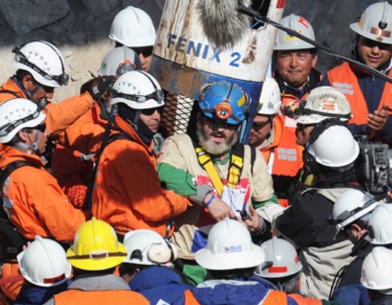 articles/2010/10/13/rescued-chilean-miners-six-subplots-from-the-saga/diaz-miner-aggregation_133456_ou5c38