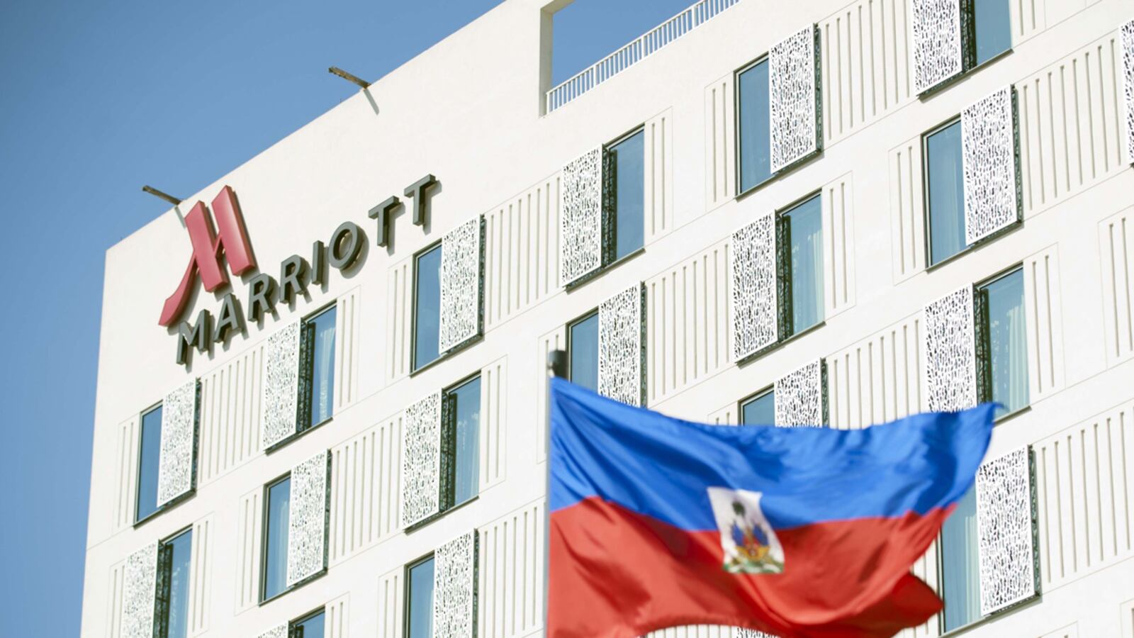 cheats/2015/11/16/marriott-buys-starwood-hotels/151116-mariott-cheat_vqdfzg