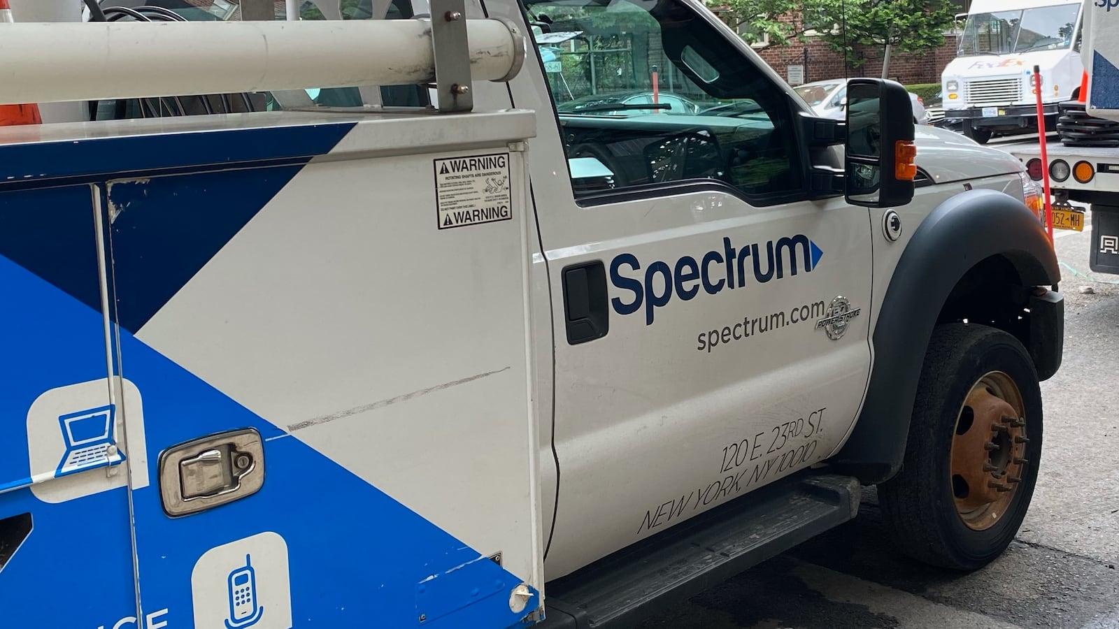 spectrum_truck_yrlv6e