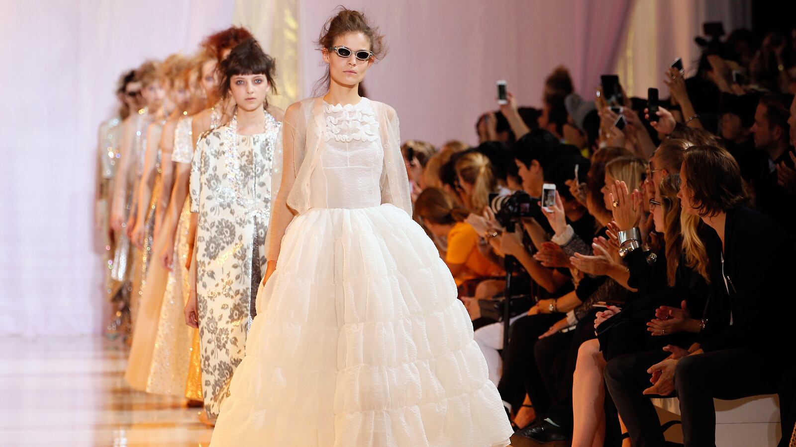 articles/2013/09/25/rochas-spring-summer-2014/130925-cunningham-rochas-tease2_heatoq