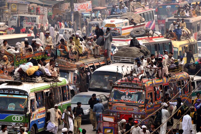 articles/2013/03/06/baby-you-re-a-rich-man-mohsin-hamid-s-new-novel/lahore-a-city-of-mosques-and-gardens-09_jnprw8