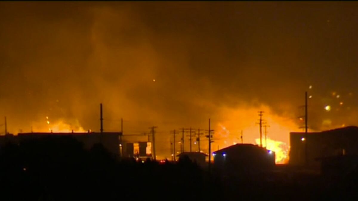 cheats/2015/06/29/hundreds-told-to-flee-washington-fires/150629-washington-fire-cheat_pvns4d