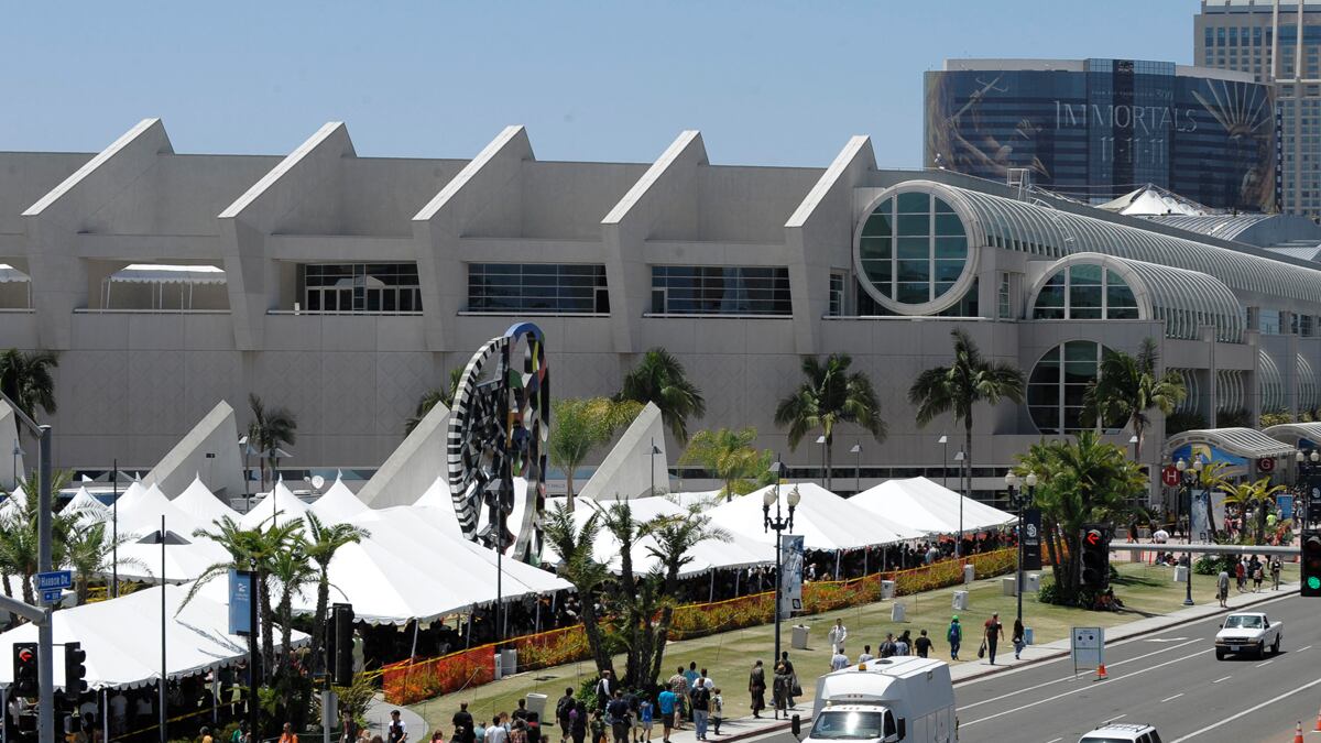 cheats/2012/07/10/twilight-fan-killed-at-comic-con/comic-con-death-cs_tlzr40