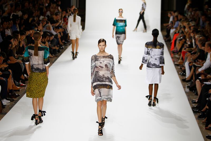 galleries/2011/09/30/paris-fashion-week-spring-summer-2012-photos/paris-fashion-van-noten1_qjhw9p