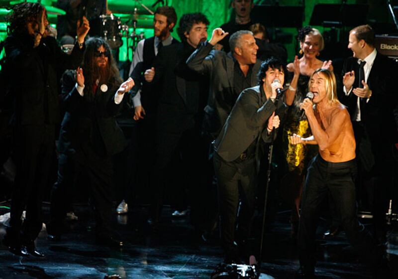 galleries/2010/03/16/rock-and-roll-hall-of-fame/rock-roll-hall-of-fame-1_toipen