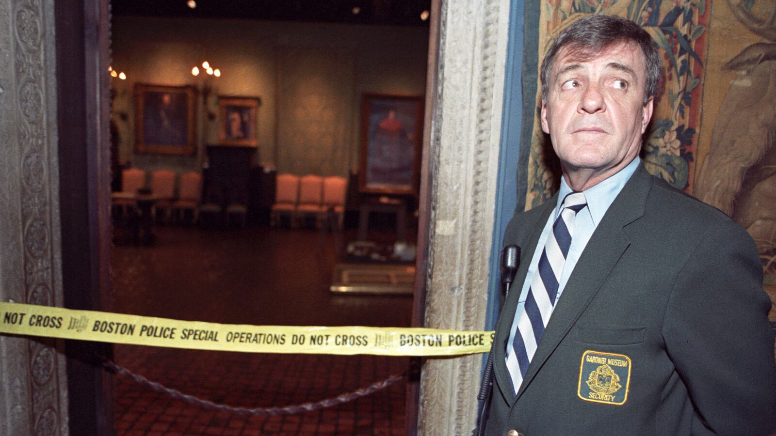 cheats/2015/08/06/guard-opened-door-before-boston-art-heist/150816-gardner-museum-cheat_s636dq