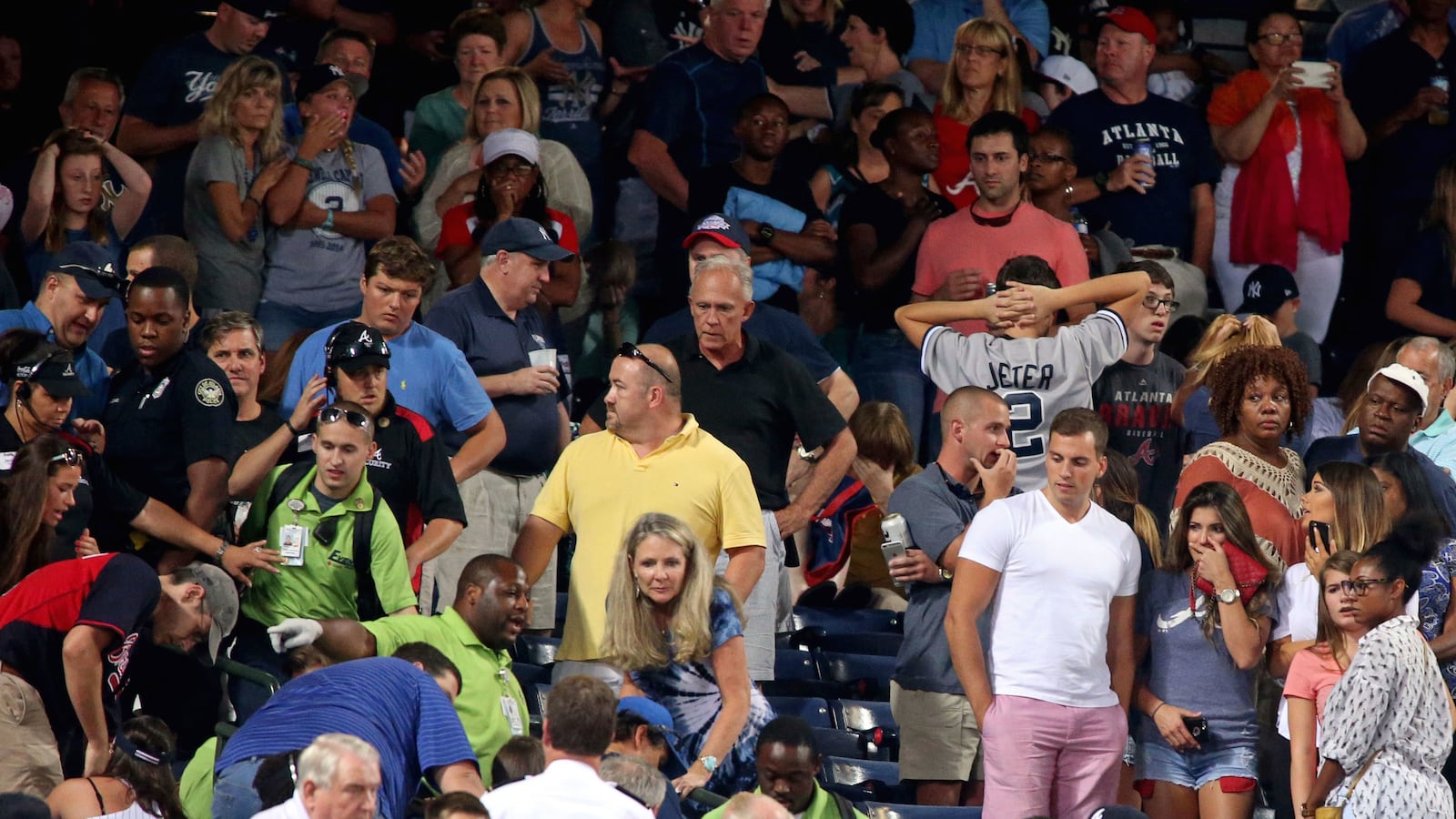 cheats/2015/08/30/fan-dies-after-fall-at-yankees-game/150830-braves-cheat_knq03g