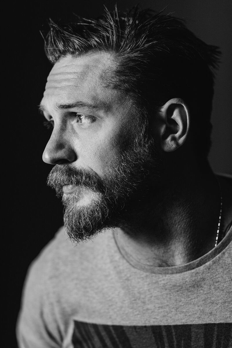 galleries/2015/12/26/how-jeff-vespa-takes-such-intimate-celebrity-portraits/151223-vespa-hardy_rp2mtc