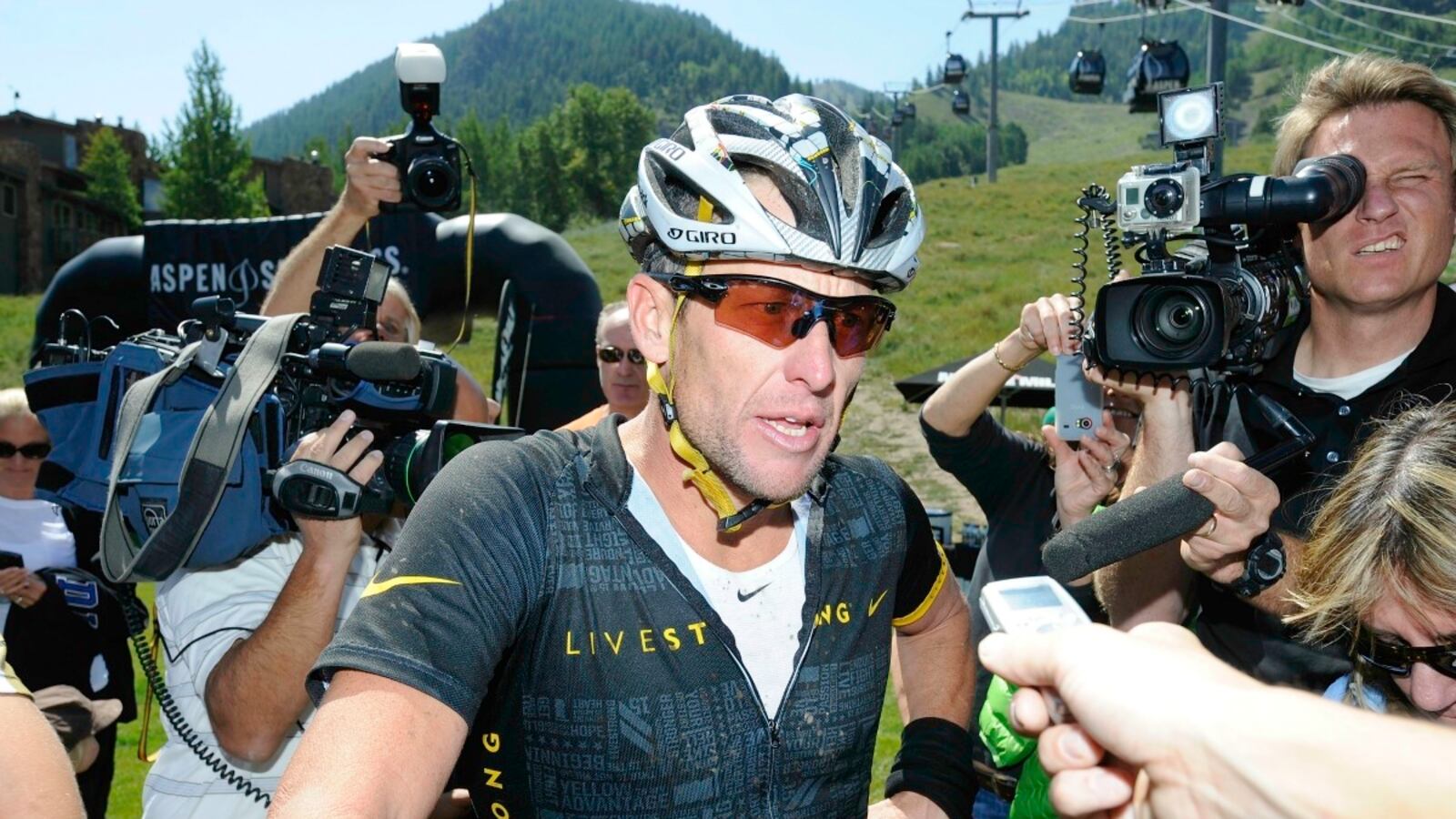 cheats/2012/10/17/lance-steps-down-at-livestrong/lance-armstrong-doping-case-cs_llqwqx