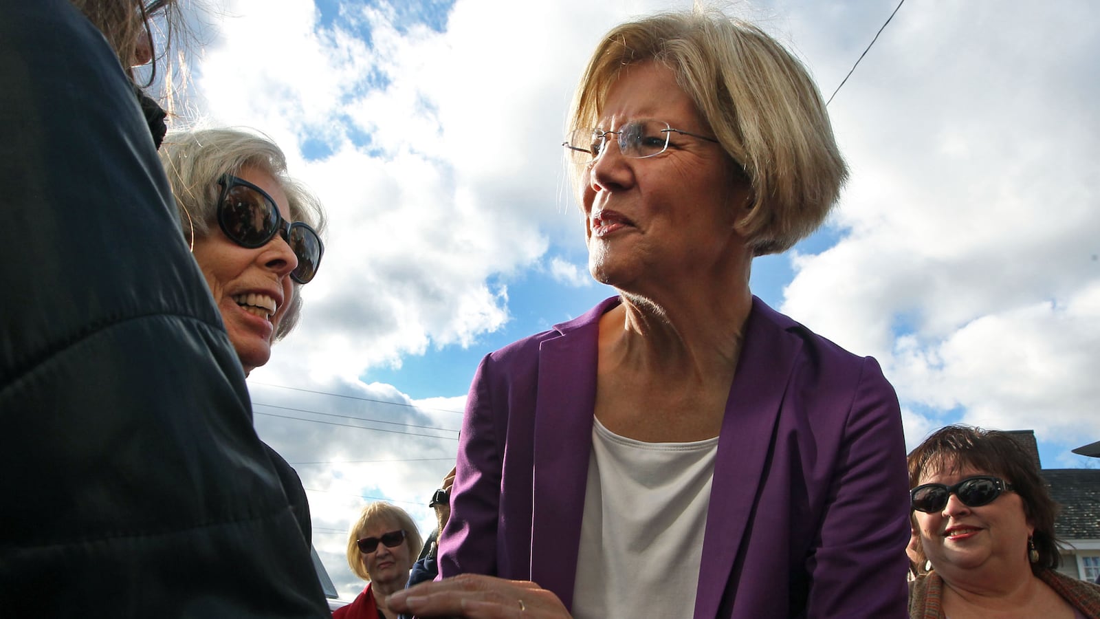 articles/2013/11/11/there-s-no-chance-that-elizabeth-warren-beats-hillary-clinton/131111-bouie-warren-tease_hxmdzt