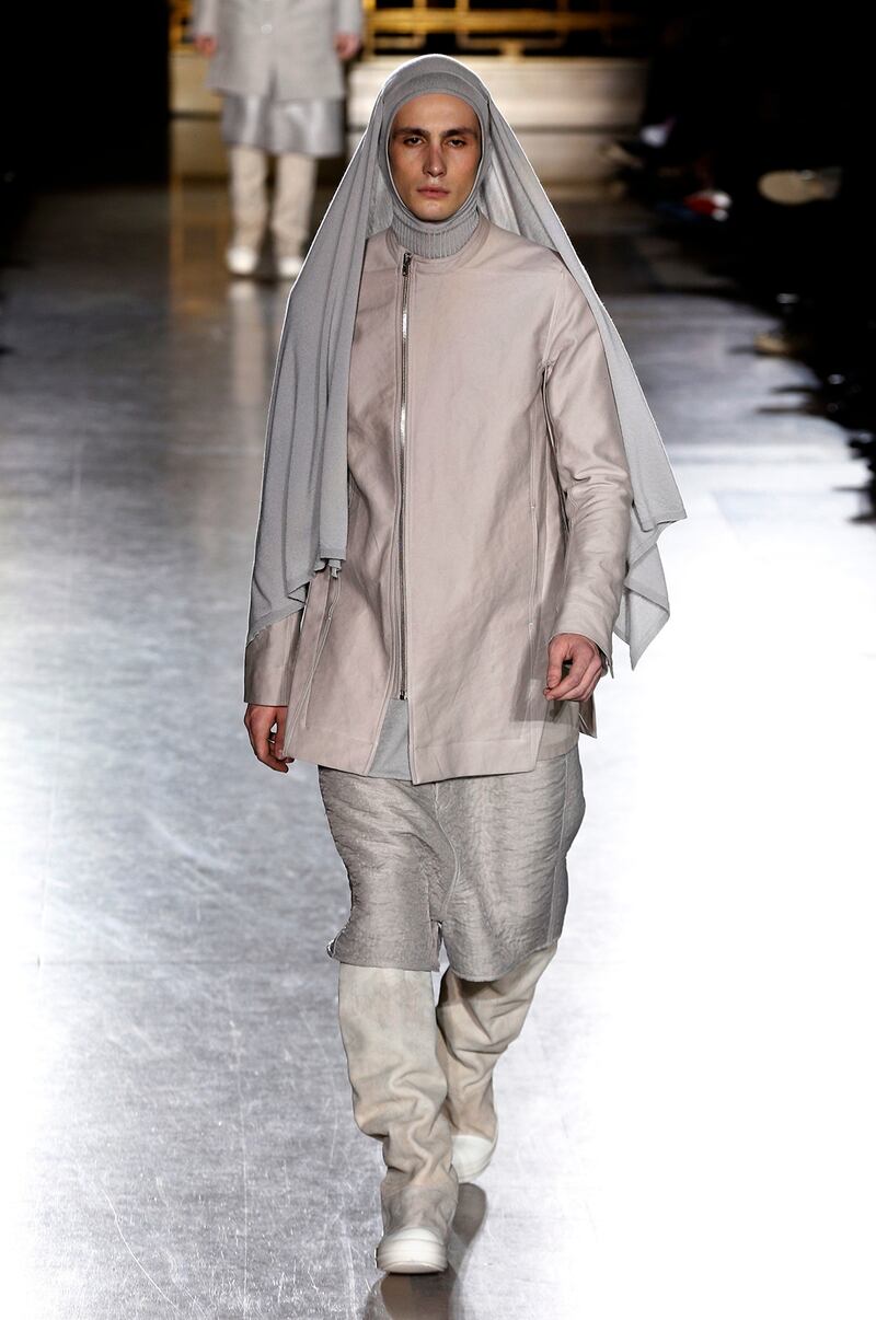 galleries/2014/01/19/the-9-wildest-trends-from-men-s-fashion-weeks/mens-trend-monastic_dig4es