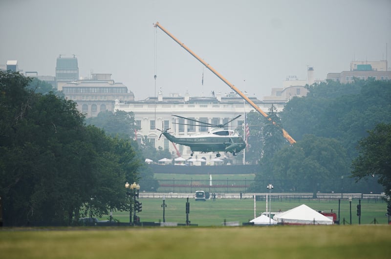 Marine One, carrying U.S. President Donald Trump, departs from the Ellipse in front of the White House as construction on the South Lawn continues in Washington, D.C., U.S., July 17, 2026. EUTERS/Al Drago