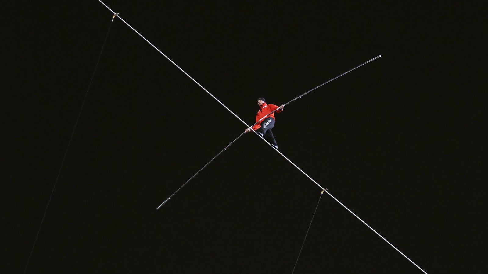 cheats/2014/11/03/wallenda-completes-chicago-sky-walks/141103-wallenda-cheat_uwf0iv