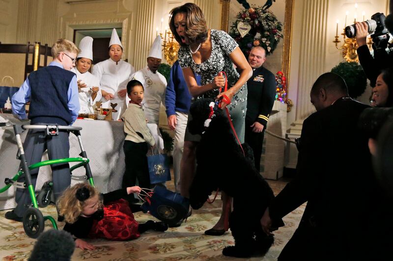 galleries/2013/12/20/biggest-celebrity-scandals-of-2013-miley-twerks-beyonce-lip-syncs-and-more/131216-bo-obama-celebrity_scandals_jopgci