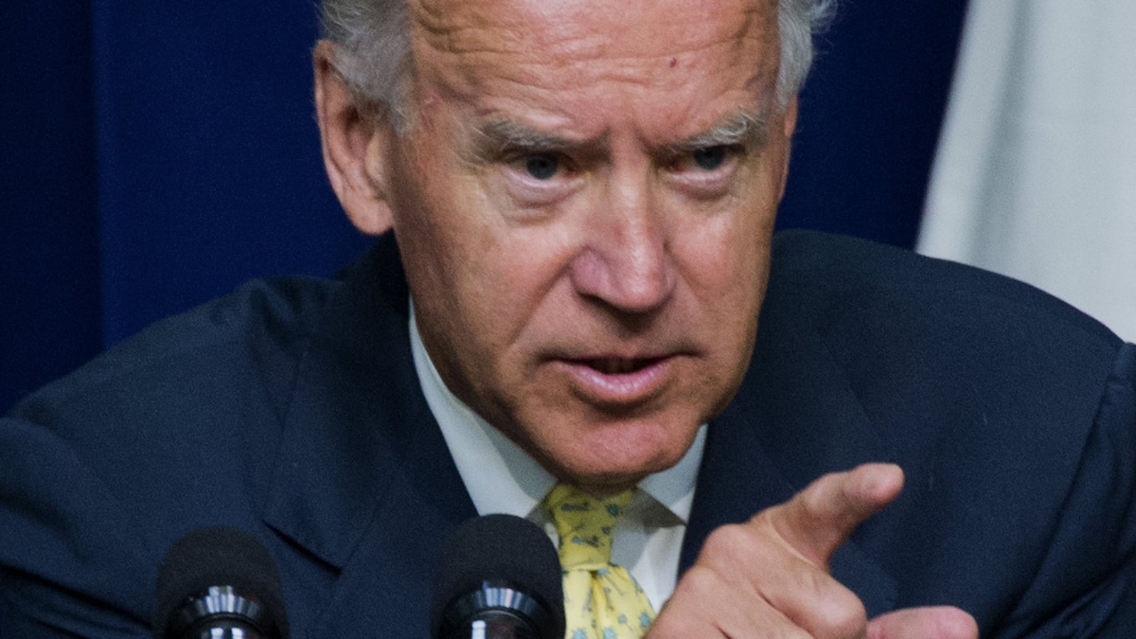articles/2012/09/07/joe-biden-portrayed-as-key-deal-broker-in-new-bob-woodward-book-on-obama/joe-biden-chains-remarks-cheat_iq5las