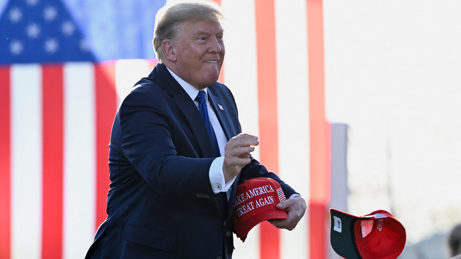 2022-04-24T011441Z_127840584_RC2ATT9QNRZ0_RTRMADP_3_USA-ELECTION-TRUMP_zaz3lk