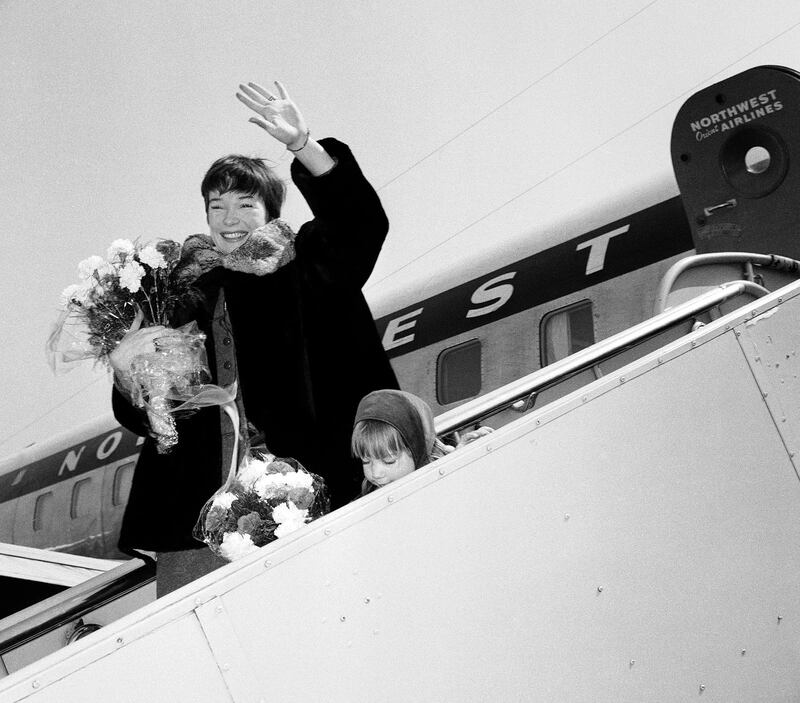 galleries/2013/08/10/classic-jet-set-jackie-o-liz-tayor-more-stars-in-the-air-photos/classic-jet-set-shirley-mcclaine_sep5ok