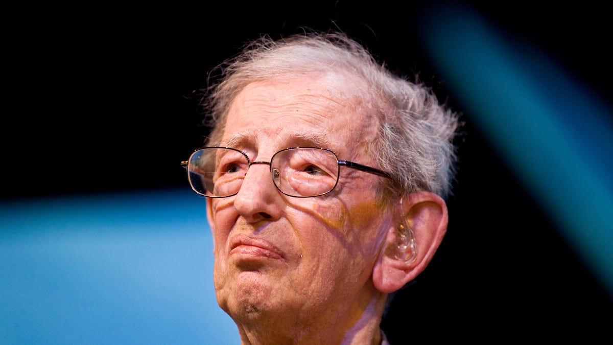 cheats/2012/10/01/british-historian-eric-hobsbawn-dies/eric-hobsbawm-obit-cheat_xofczm