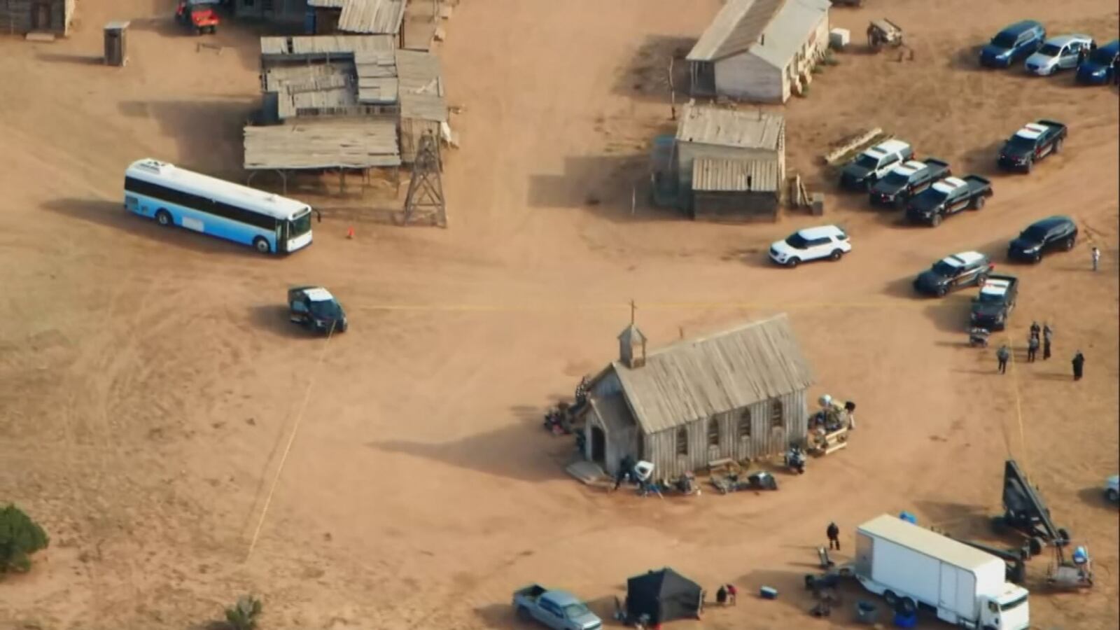 2021-10-22T194413Z_631817916_RC27FQ9SQV32_RTRMADP_3_FILM-RUST-SHOOTING_fi3zfp