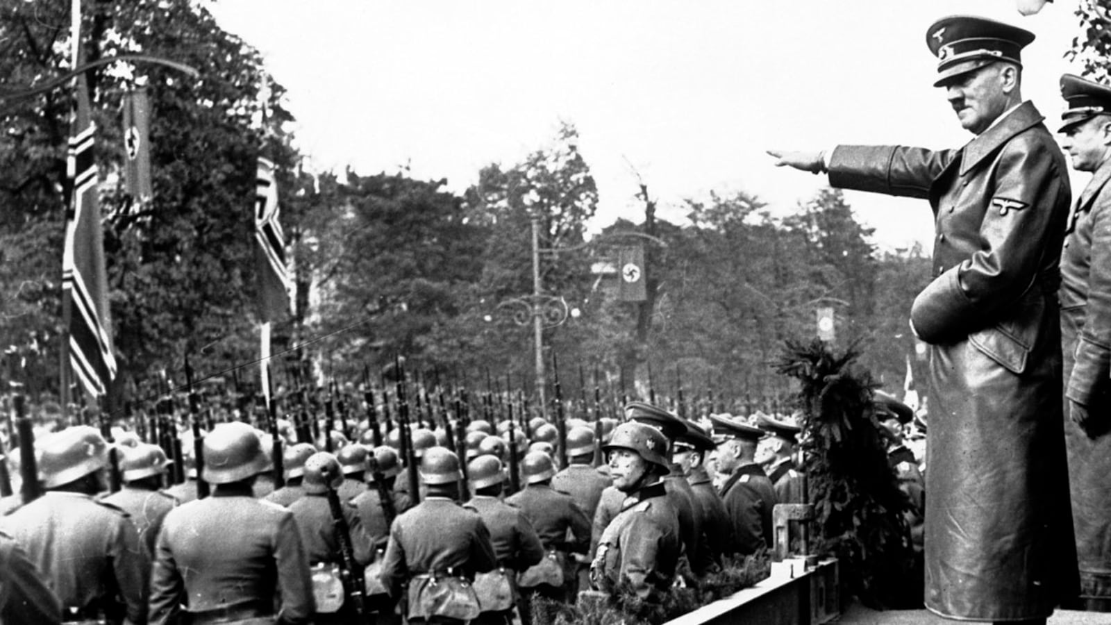 articles/2011/09/14/the-end-by-ian-kershaw-review-by-andrew-roberts/hitler-the-end-roberts_warnco