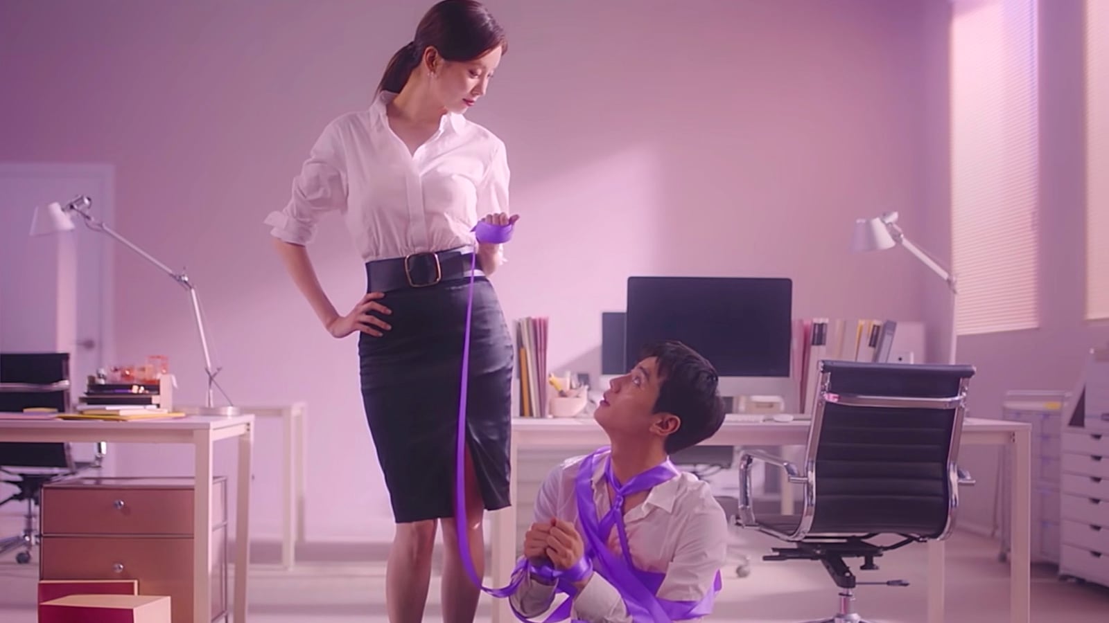 seohyun-lee-jun-young-love-and-leashes-netflix-170122_biy6fj