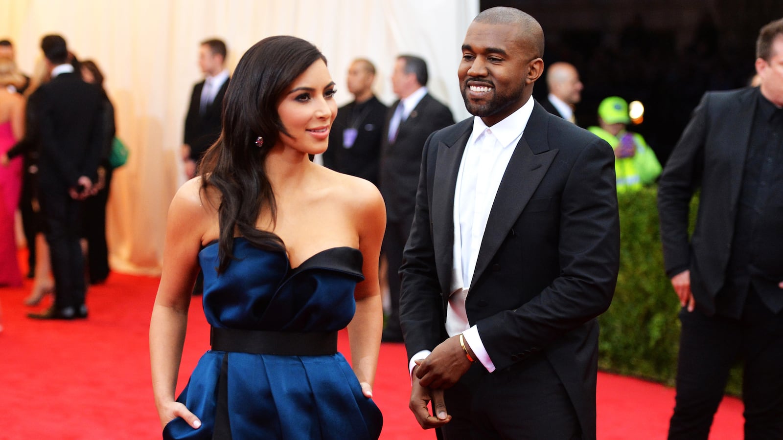 cheats/2015/06/22/kim-kardashian-expecting-a-boy/140716-fashion-cheat_ey8bcm